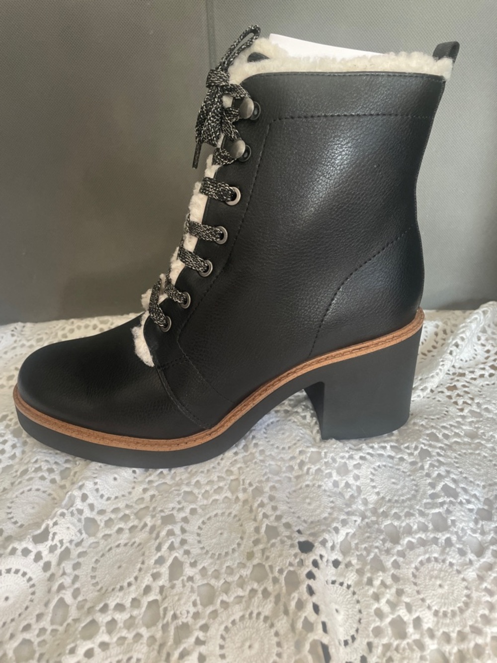 Life Stride Black Lace-Up Boots Man made Fabric Upper Faux Fur Size 9.5 NWT